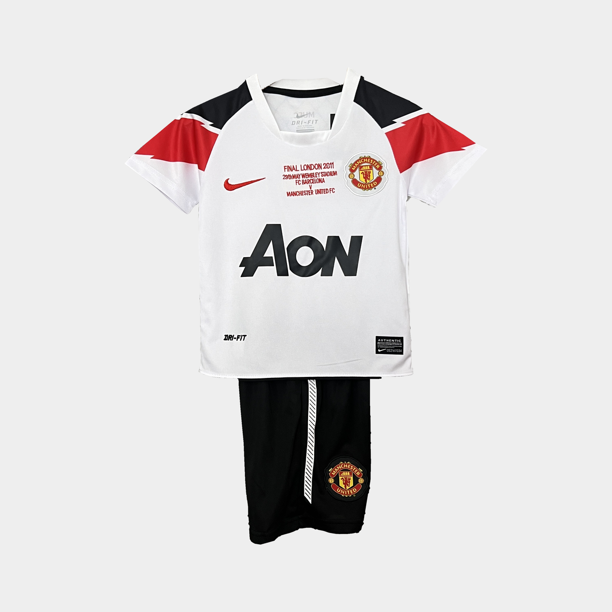 Conjunto Infantil Manchester United Retro Visita 2010/11 Final 2011