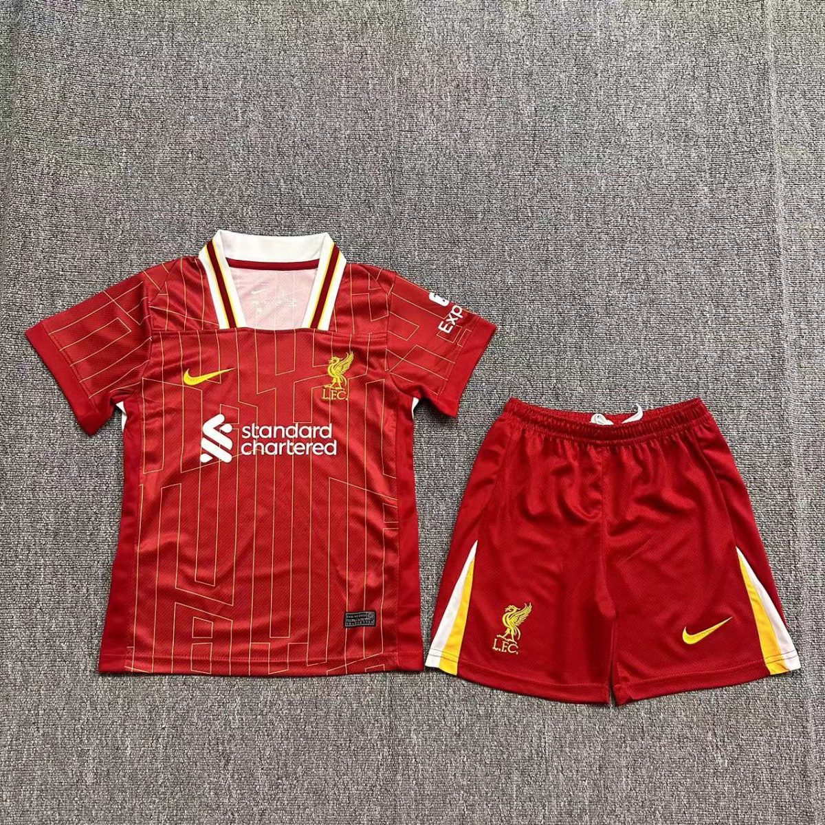 Set Niño Liverpool 2024-2025