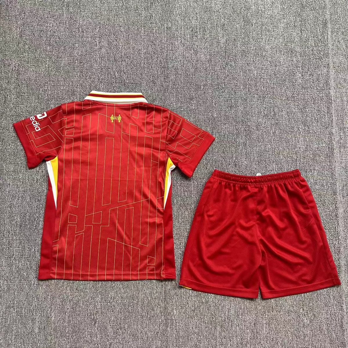 Set Niño Liverpool 2024-2025