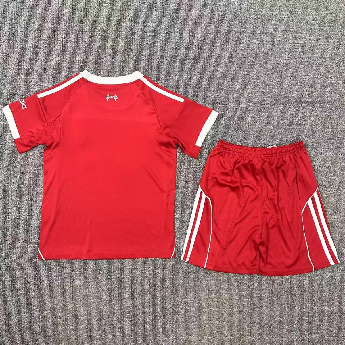 Set Niño Liverpool Local 2025-2026