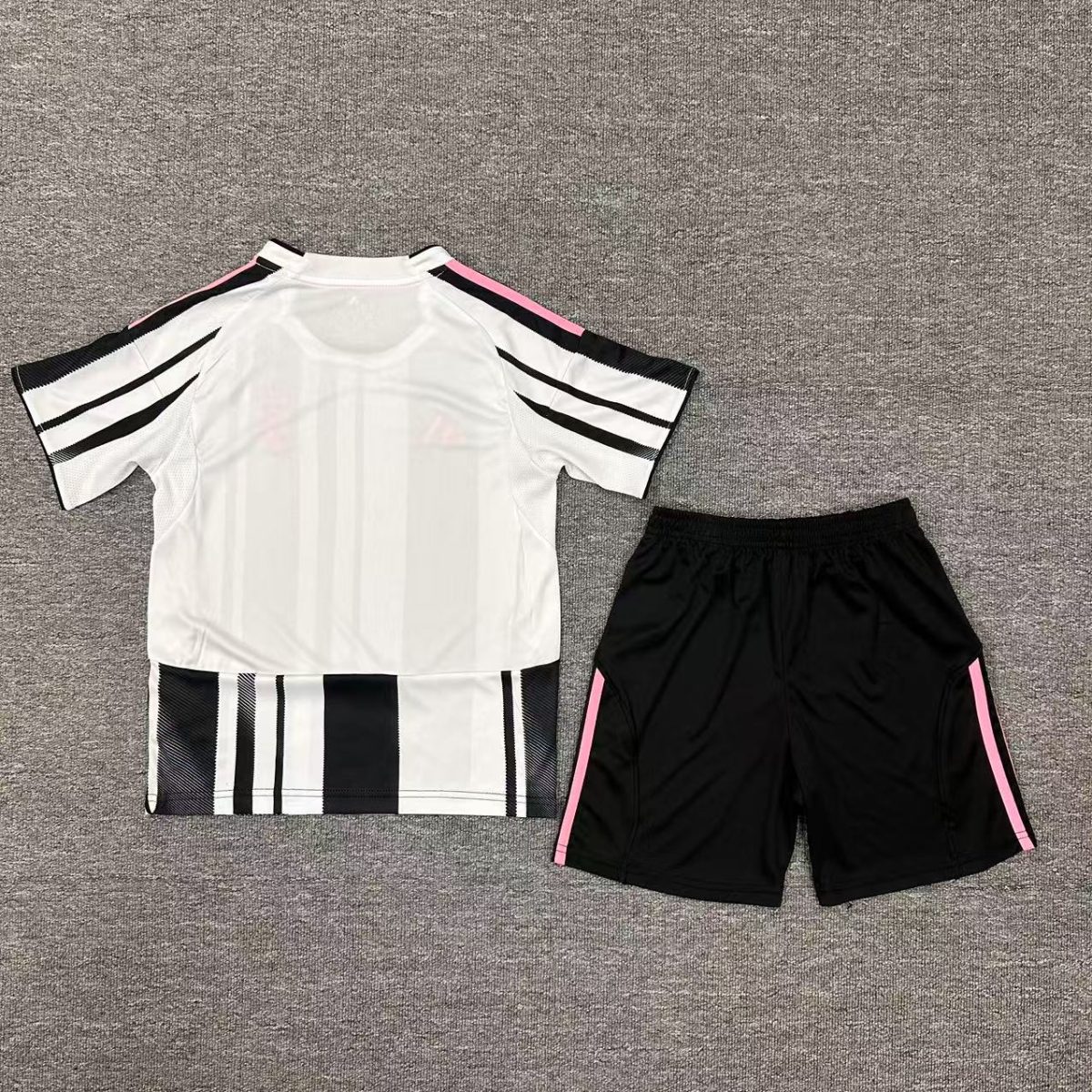 Set Niño Juventus Local 2025-2026